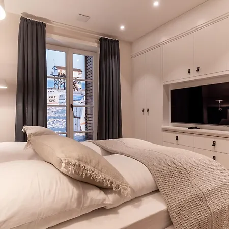 Semesterbostad Weivz Spo Reetdachhaus Weivz Spo *