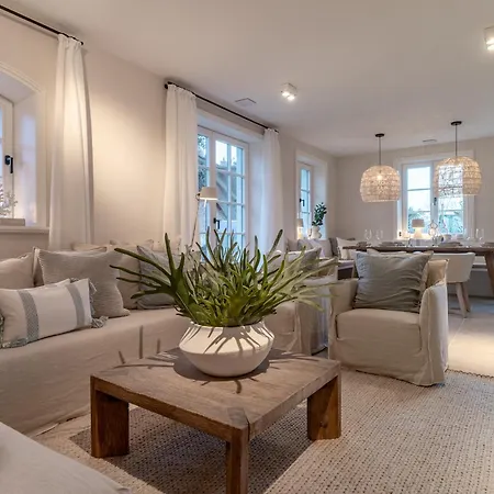 Weivz Spo Reetdachhaus Weivz Spo Dom wakacyjny *