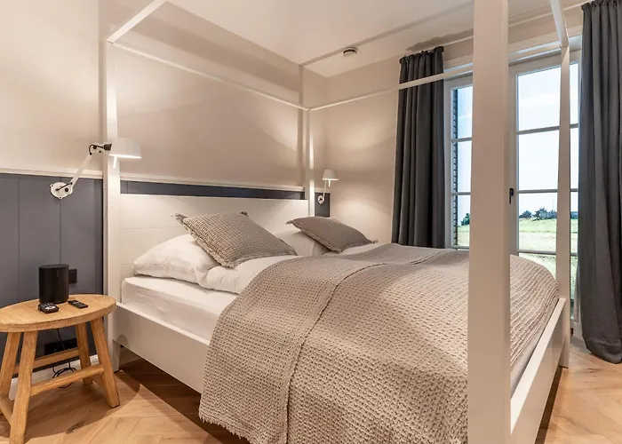 Semesterbostad Weivz Spo Reetdachhaus Weivz Spo Böhl