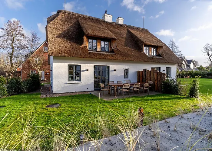 Semesterbostad Weivz Spo Reetdachhaus Weivz Spo *